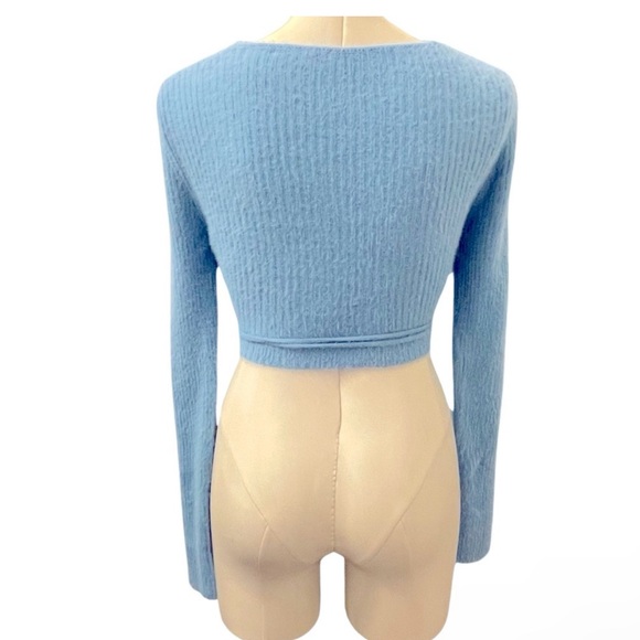 🚫SOLD🚫 NWOT Baby blue fuzzy wrap sweater sz L - Picture 4 of 7
